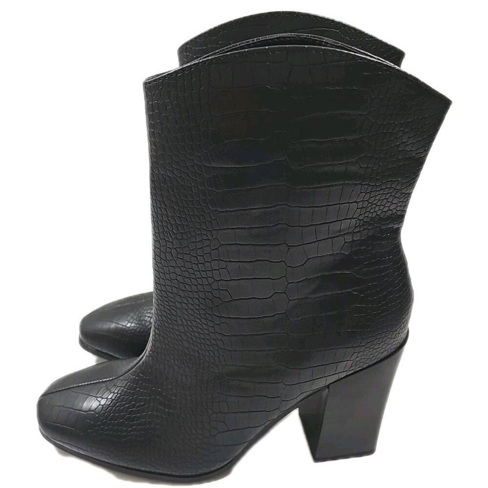Journee Collection ~Woman Size 9.5M~ Black Brekinn Western Bootie Shoe NWOB.